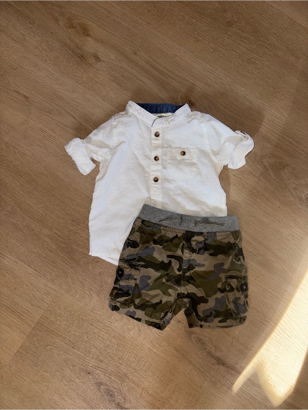 H&M White Button Henley & George Shorts Set